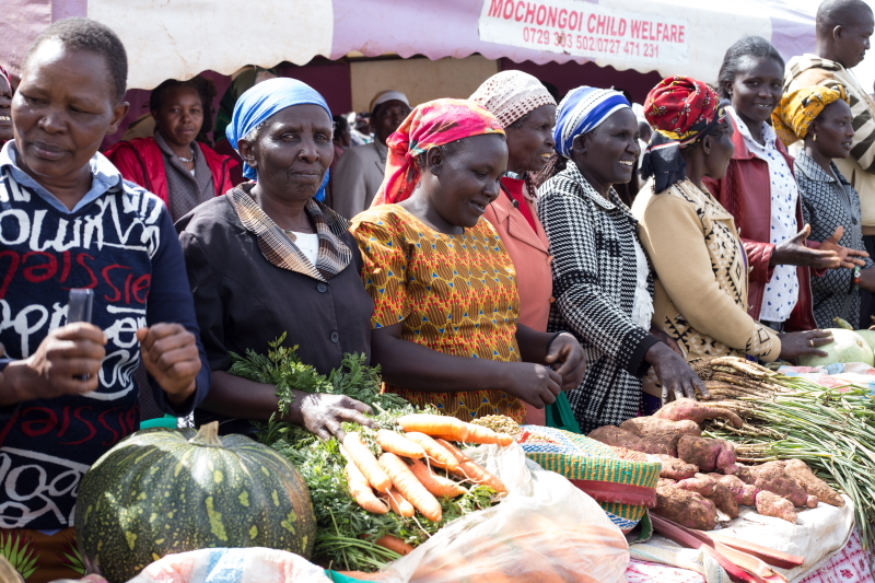 Kleinbäuerinnen stellen ihre biologisch angebauten Produkte auf der Agrarökologie-Konferenz in Nyahururu aus., November 2019.  © Fastenaktion/Eyeris Communications