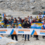 Le 20 mai, nous avons organisé une cérémonie au pied du glacier pour dire OUI à la loi climat.