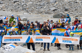 Le 20 mai, nous avons organisé une cérémonie au pied du glacier pour dire OUI à la loi climat.